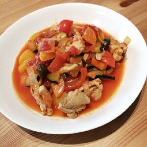 フライパンで簡単！鶏肉と野菜のトマト缶煮込み